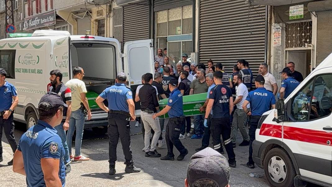 Cezaevinden izinli çıkıp karısını öldürdü, kendisini astı! 3